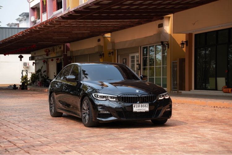 BMW Series 3 2022 320d Sedan ดีเซล ไม่ติดแก๊ส เกียร์อัตโนมัติ ดำ รูปที่ 4