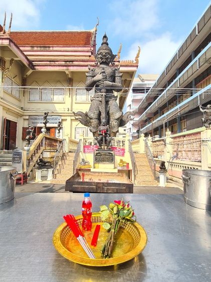 บริการสักการะบูชา กราบไหว้ ขอพรปู่เวสสุวรรณ วัดดังกทม. รูปที่ 2