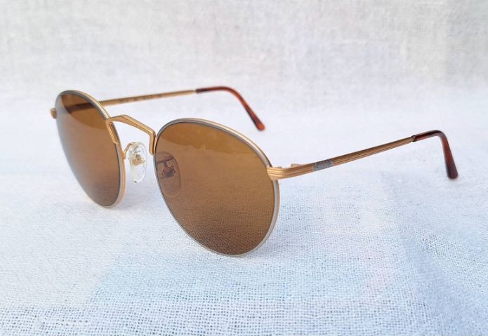 แว่นตาแฮนด์คราฟท์ฝรั่งเศส 2 กษัตริย์  LOGO PARIS มือหนึ่ง New Old Stock โมเดลอาร์ติสท์ หยดน้ำ–แพนโต้ จอห์น เลนนอน เลนส์กระจกคริสตัลญี่ปุ่น UNION COLOR สีน้ำตาลคาราเมล–สว่าง...Authentic Vintage LOGO PARIS Handcrafted in France รูปที่ 2