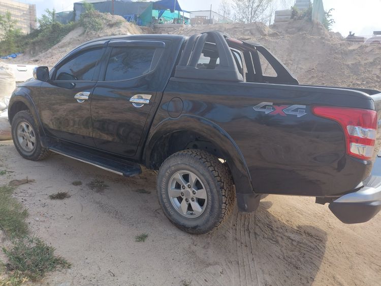 Mitsubishi Triton 2015 2.4 GL 4WD Pickup ดีเซล เกียร์ธรรมดา ดำ รูปที่ 2
