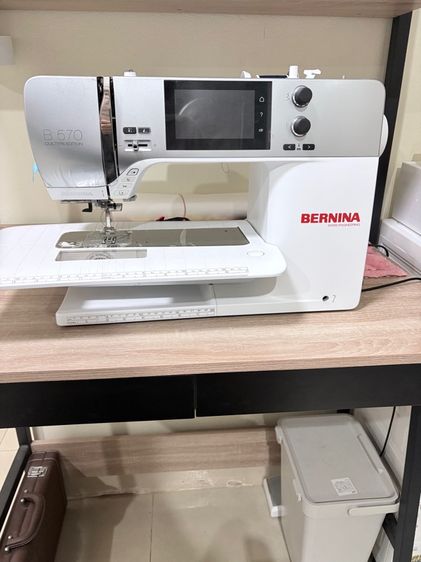 จีกนเย็บผ้า Bernina รุ่น B570