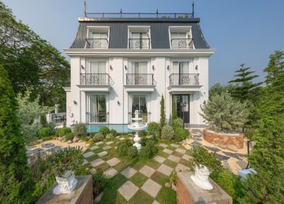 ขายบ้านเดี่ยว 4 ชั้น พร้อมกิจการคาเฟ่และห้องพัก สไตล์ยุโรป ทำเลริมแม่น้ำ