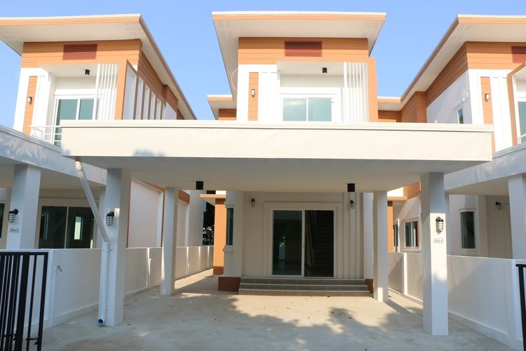 บ้านเดี่ยว 2 ชั้น สองล้านสาม(เจ้าของขายเอง) ใกล้ม.แม่โจ้ ใกล้ตลาด ร้านสะดวกซื้อ