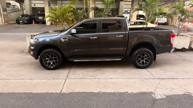 รถ Ford Ranger 2.2 Hi-Rider XLT สี ดำ