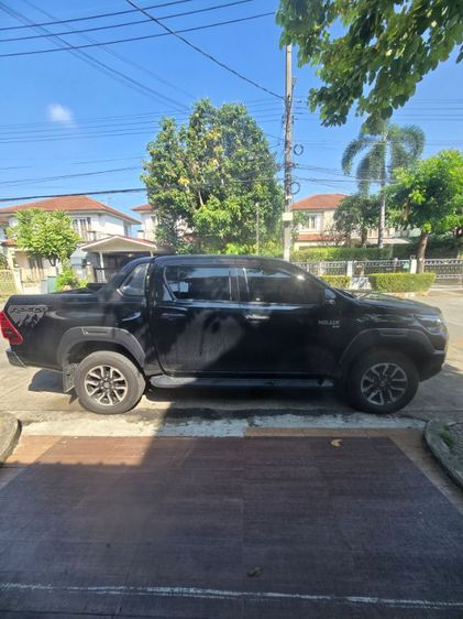 รถ Toyota Hilux Revo Double Cab 2.8 High 4WD สี ดำ