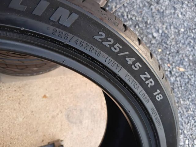 ยางคู่ มิชลิน 225-45-18 ปี4123 รูปที่ 2