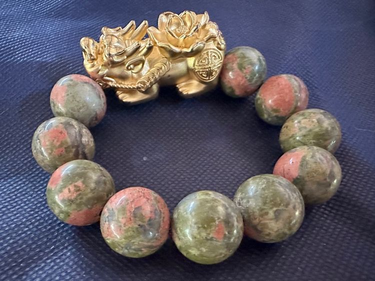 อื่นๆ ข้อมือหินยูนาไคต์พร้อมปี่เซี๊ยะ