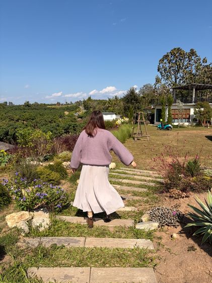 เสื้อไหมพรมสีม่วงคิ้วๆ