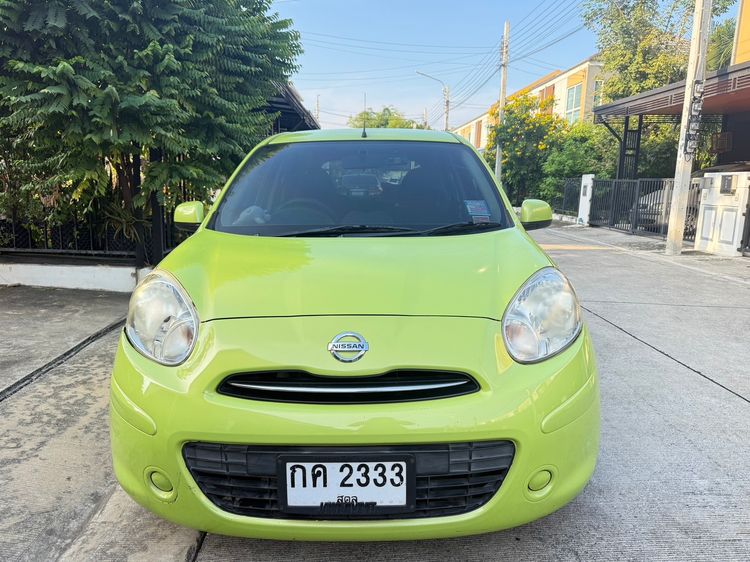รถ Nissan March 1.2 E สี เขียว