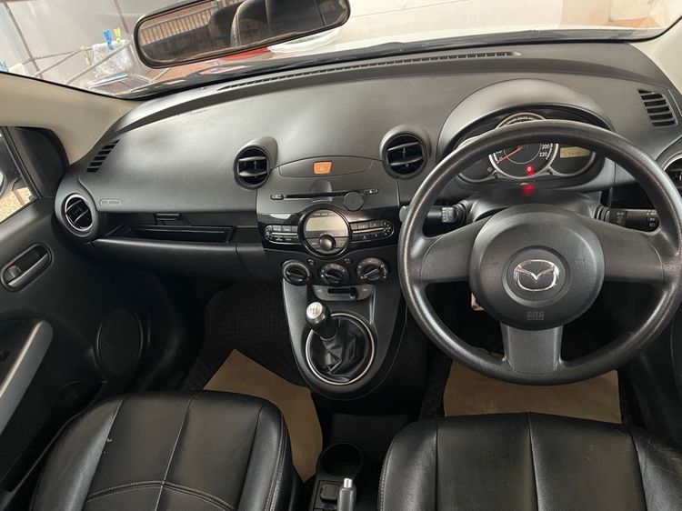 Mazda Mazda 2 2012 1.5 Groove Sedan เบนซิน ไม่ติดแก๊ส เกียร์ธรรมดา ขาว รูปที่ 3