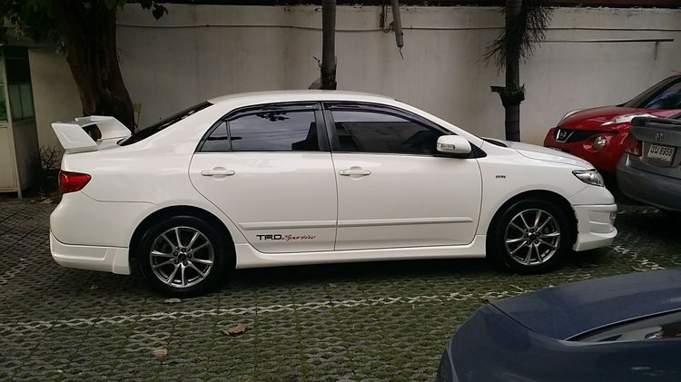 รถ Toyota Altis 1.6 E สี ขาว