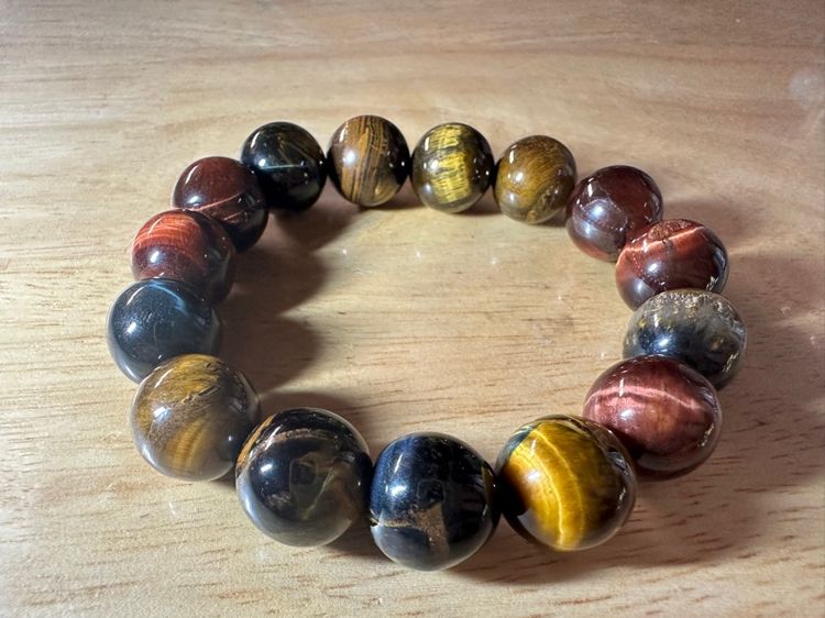 อื่นๆ ข้อมือหินสามทหารเสือ