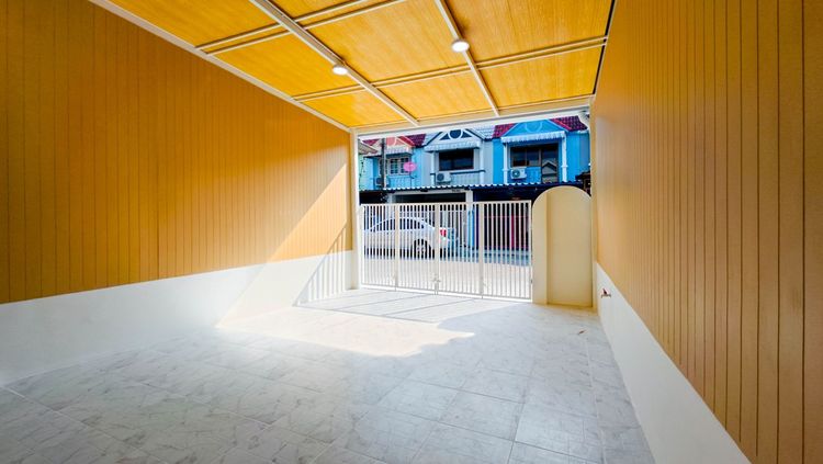 มีบางส่วน ขายทาวน์เฮาส์ 2 ชั้น หมู่บ้านร่มทิพย์ มีนบุรี หทัยราษฎร์ 33 เนื้อที่ 16 ตรว. 2ห้องนอน 2ห้องน้ำ   รูปที่ 4