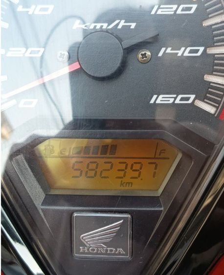 ขาย honda click 125 i ปี 13ไมล์แท้เจ้าของขายเองรถพร้อมใช้งานหมายเหตุฝาเบาะนั่งล็อกไม่ได้ต้องซ่อมภาษีหมดปี 70รถใช้ขี่ไปทำงานและธุระต่างๆนัดดูรถได้แถวเอกมัยทองหล่อพระโขนง รูปที่ 2
