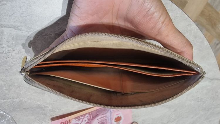 กระเป๋าหนังแบนด์แท้ญี่ปุ่นมือ2 รูปที่ 6