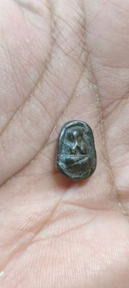 พระปิดตาเนื้อผงคลุกรักเก่าๆไม่ทราบที่