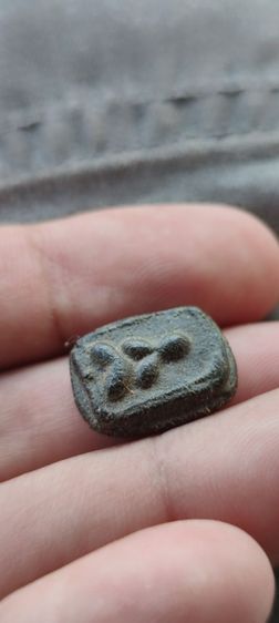 พระปิดจาเนื้อผงคลุกรักเก่าไม่ทราบที่ รูปที่ 2