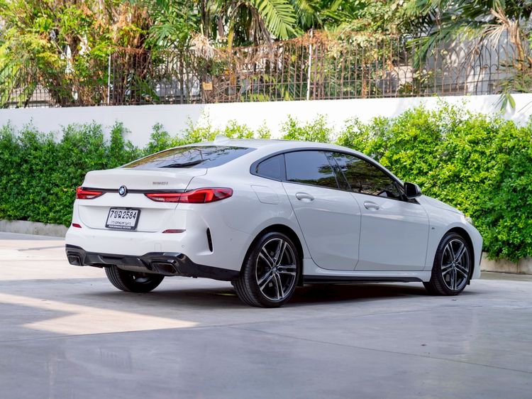 BMW Series 2 2022 220i Sedan เบนซิน ไม่ติดแก๊ส เกียร์อัตโนมัติ ขาว รูปที่ 4