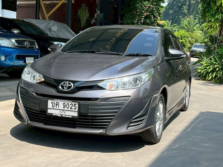 รถ Toyota Yaris ATIV 1.2 E สี เทา