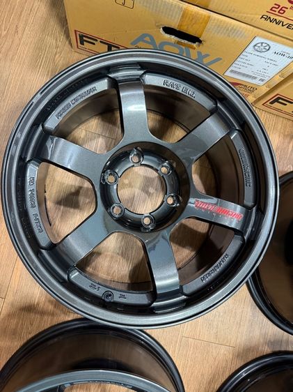ขาย ล้อเบา te37 suv งาน aow  (auto option) 18x9et0 สีเทากัลหยอดแดง กล่องครบ สภาพมือหนึ่ง รูปที่ 3