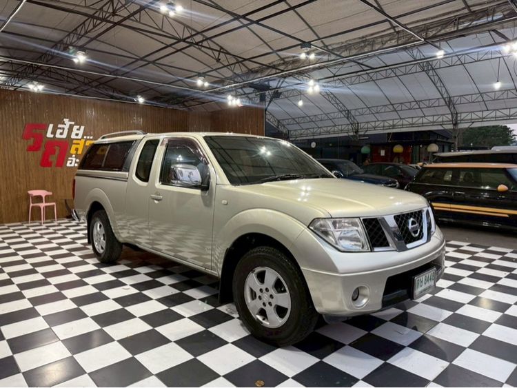 รถ Nissan Navara 2.5 Calibre LE สี ทอง
