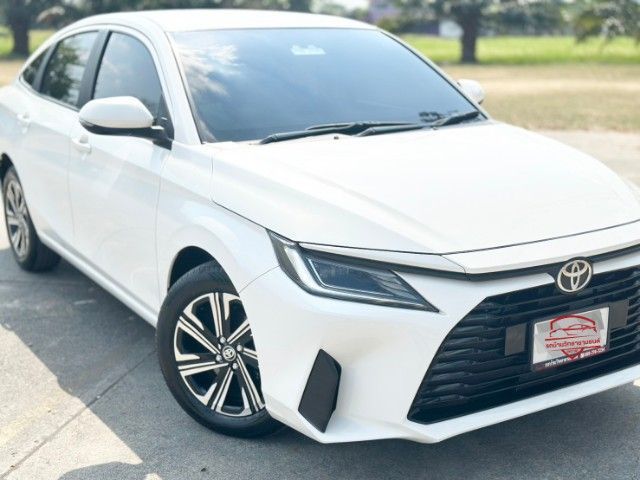 รถ Toyota Yaris ATIV 1.2 Smart สี ขาว