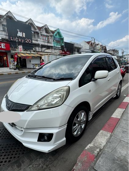 รถ Honda Jazz 1.5 V i-VTEC สี ขาว