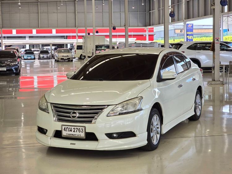 รถ Nissan Sylphy 1.6 V สี ขาว