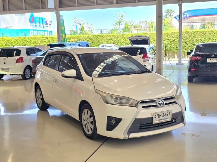 Toyota Yaris 2015 1.2 G Sedan เบนซิน ไม่ติดแก๊ส เกียร์อัตโนมัติ ขาว รูปที่ 3