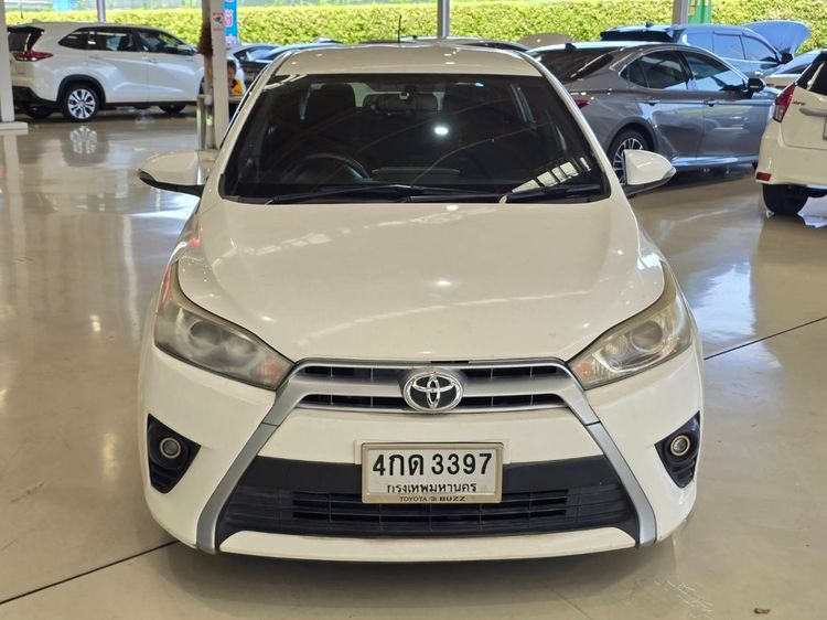 Toyota Yaris 2015 1.2 G Sedan เบนซิน ไม่ติดแก๊ส เกียร์อัตโนมัติ ขาว รูปที่ 2