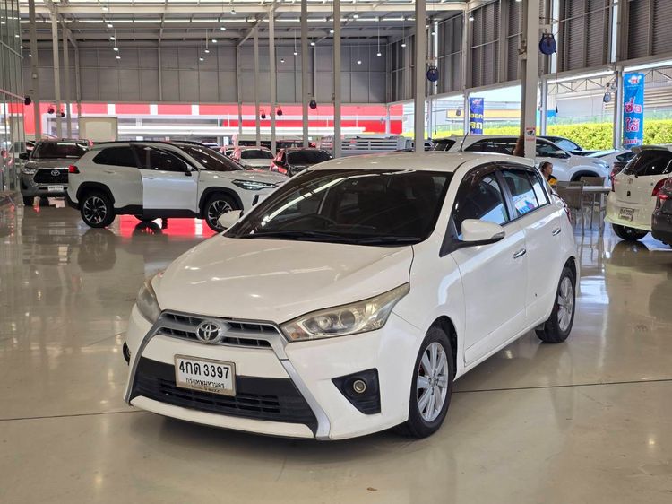 รถ Toyota Yaris 1.2 G สี ขาว