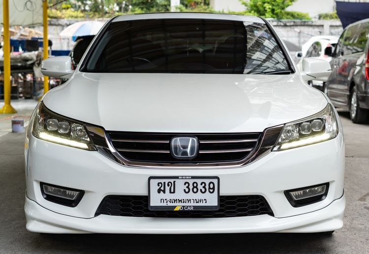 รถ Honda Accord 2.4 Tech สี ขาว