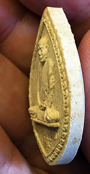 พระผงรูปเหมือนหลวงปู่แหวน พิมพ์กลีบบัว ปี 2516  รูปที่ 8