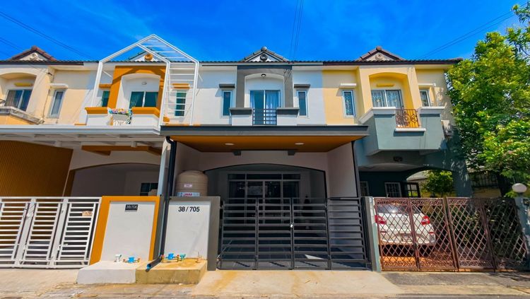 ขายทาวน์เฮ้าส์ 2 ชั้น หมู่บ้านเคซี รามอินทรา 7 ถนนไทยรามัญ 18 ตรว. 3 ห้องนอน 2 ห้องน้ำ ใกล้ทางด่วนจตุโชติ