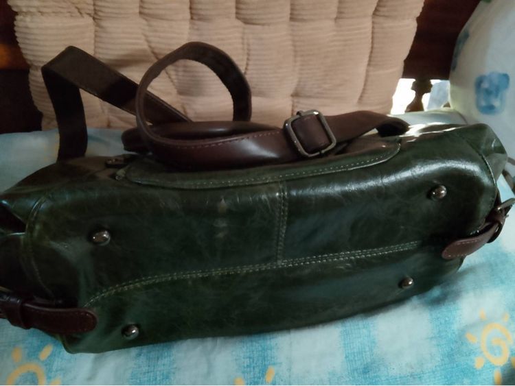กระเป๋าหนังสีเขียว รูปที่ 2