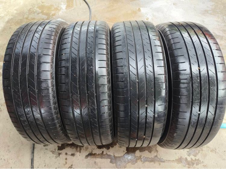ยาง Bridgestone ALENZA 215 60 17 ปี 24 ชุดละ 4,500 บาทครับ