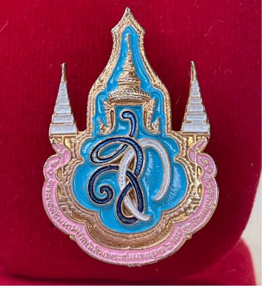 เก่าเก็บ เข็มกลัดที่ระลึก สก. เฉลิมพระชนมพรรษา 6 รอบ 72 พรรษา 12 สิงหาคม 2547 สมเด็จพระพันปีหลวง พระราชินี ในรัชกาลที่ 9 กะไหล่ทองลงยา รูปที่ 4