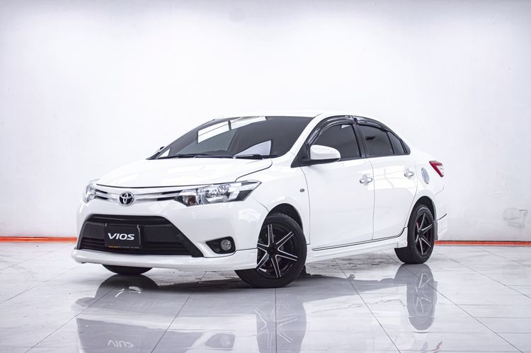 รถ Toyota Vios 1.5 E สี ขาว