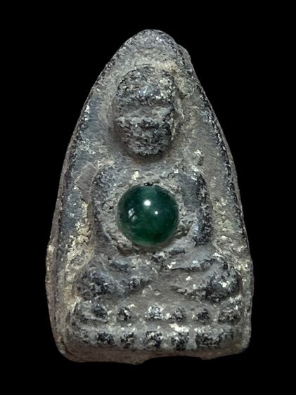 หลวงปู่ทวดพิมพ์ใหญ่เนื้อว่าน108 ฝั่งลูกแก้วหยกสีเขียวมรกต