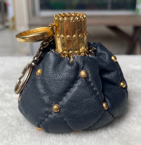 กระเป๋าหนังแท้ กระเป๋าใส่เศษสตางค์ Vintage black leather quilted drawstring Mini pouch รูปที่ 5