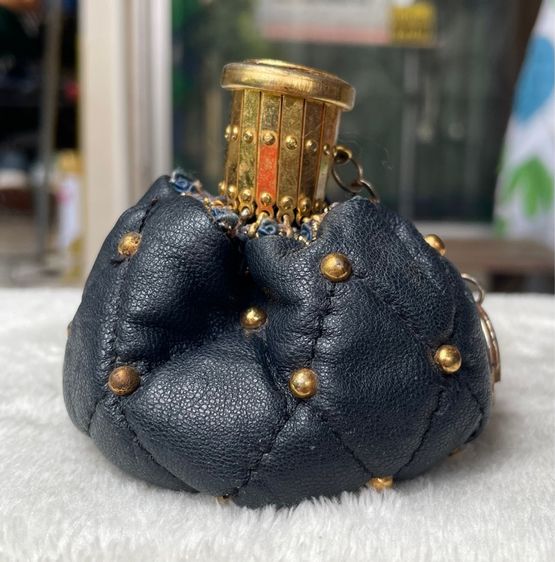 กระเป๋าหนังแท้ กระเป๋าใส่เศษสตางค์ Vintage black leather quilted drawstring Mini pouch รูปที่ 2