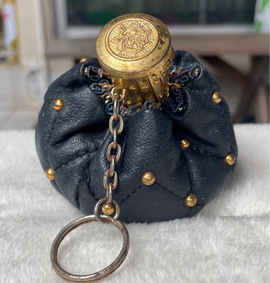 กระเป๋าหนังแท้ กระเป๋าใส่เศษสตางค์ Vintage black leather quilted drawstring Mini pouch รูปที่ 4