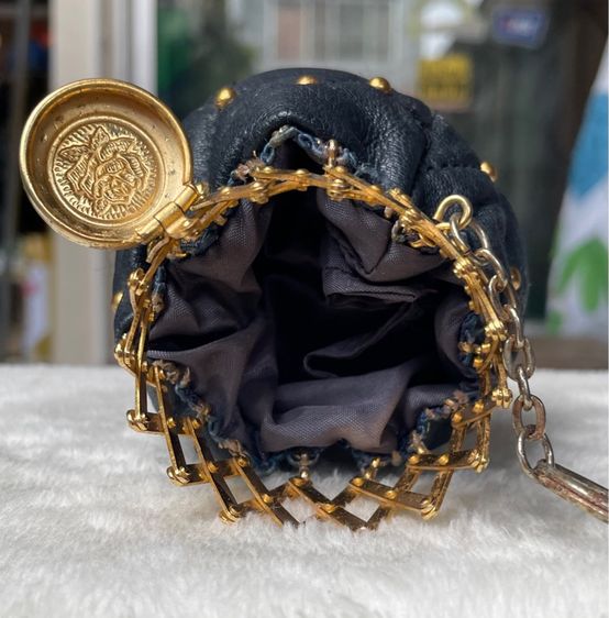 กระเป๋าหนังแท้ กระเป๋าใส่เศษสตางค์ Vintage black leather quilted drawstring Mini pouch รูปที่ 9