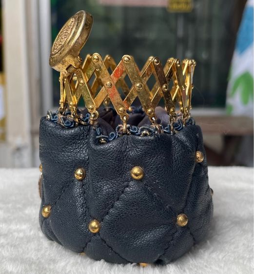 กระเป๋าหนังแท้ กระเป๋าใส่เศษสตางค์ Vintage black leather quilted drawstring Mini pouch รูปที่ 6