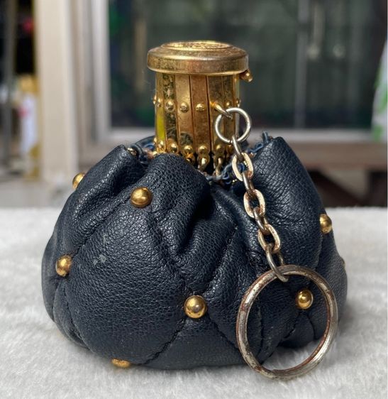 กระเป๋าหนังแท้ กระเป๋าใส่เศษสตางค์ Vintage black leather quilted drawstring Mini pouch รูปที่ 3