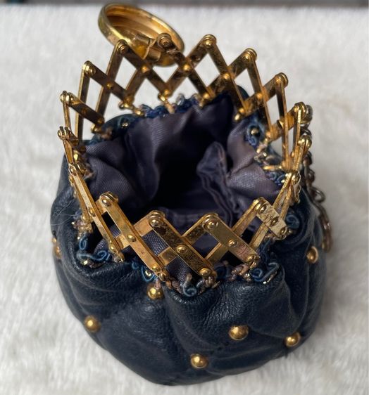 กระเป๋าหนังแท้ กระเป๋าใส่เศษสตางค์ Vintage black leather quilted drawstring Mini pouch รูปที่ 8