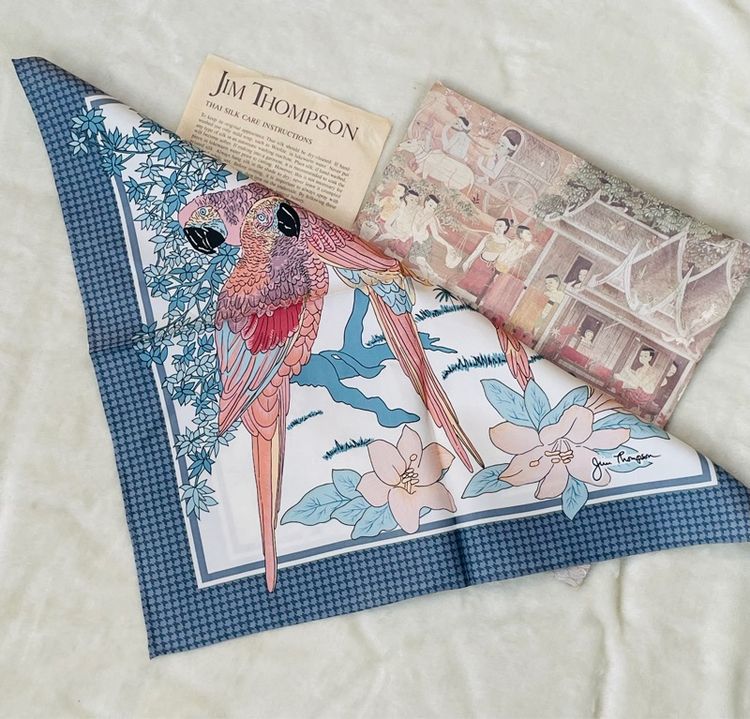 เก็บเก่า ผ้าเช็ดหน้าผ้าไหม จิมทอมป์สัน Jim Thompson Thai Silk 100 เปอร์เซ็นต์, Vintage Handkerchief, Parrots Floral รูปที่ 6
