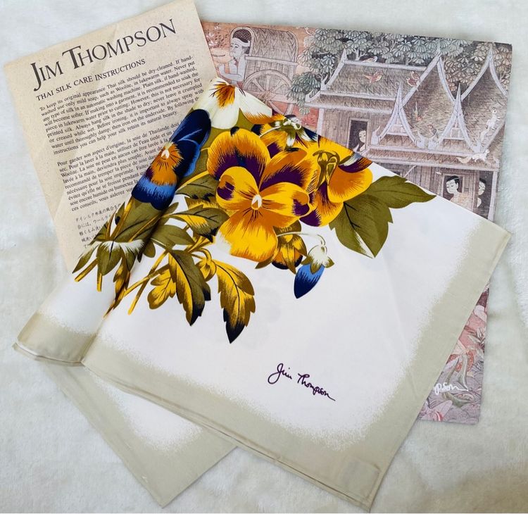 เก็บเก่า ผ้าเช็ดหน้าผ้าไหม จิมทอมป์สัน Jim Thompson Thai Silk 100 เปอร์เซ็นต์, Vintage Handkerchief, Floral Scarf Square Tropical Flowers รูปที่ 4