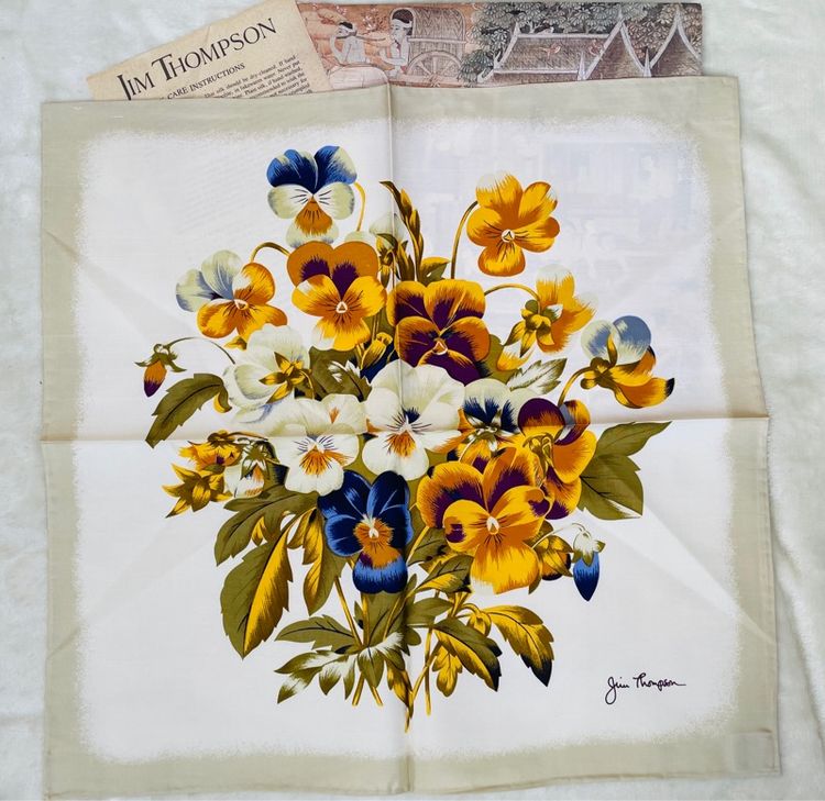 เก็บเก่า ผ้าเช็ดหน้าผ้าไหม จิมทอมป์สัน Jim Thompson Thai Silk 100 เปอร์เซ็นต์, Vintage Handkerchief, Floral Scarf Square Tropical Flowers รูปที่ 2