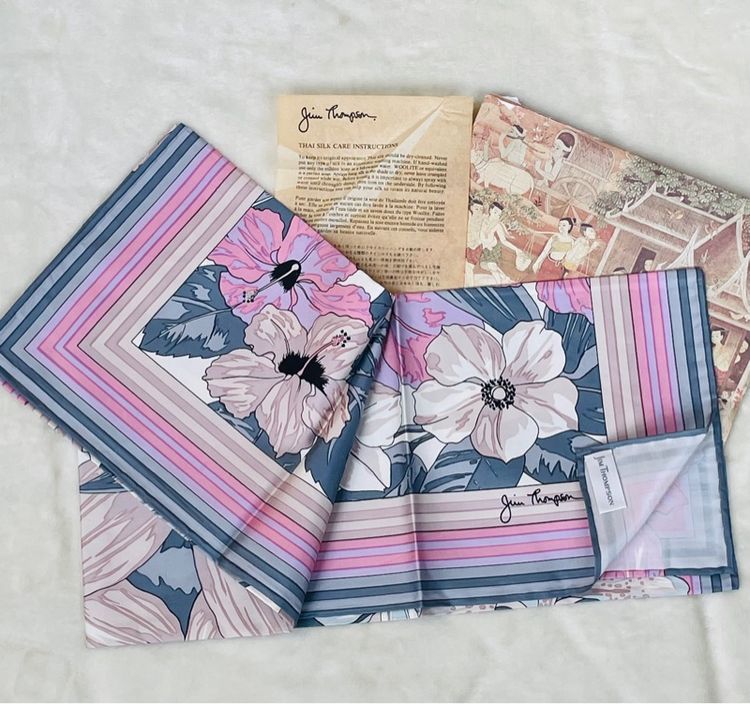 เก็บเก่า ผ้าพันคอ ผ้าคลุมไหล่ผ้าไหมจิมทอมป์สัน Jim Tompson Silkscarf Hibiscus Floral Pattern Silk Silk 100 เปอร์เซ็นต์ Ladies Scarf รูปที่ 3